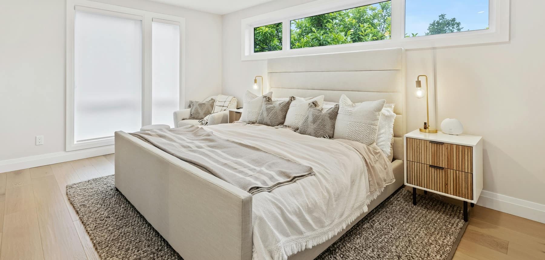 Białe meble do sypialni