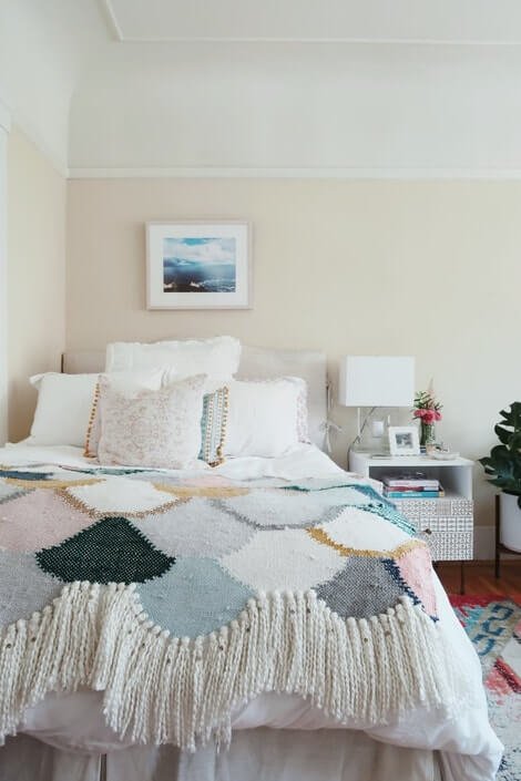 Łóżko przy ścianie do małego pokoju Łóżko przy ścianie do małego pokoju