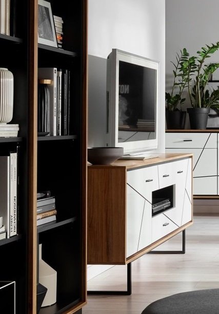 Komoda na metalowych nóżkach