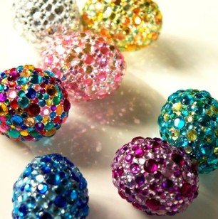 Zdobienie jajek wielkanocnych - cekiny i diamenciki Zdobienie jajek wielkanocnych - cekiny i diamenciki
